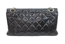 Load image into Gallery viewer, CHANEL シャネル ショルダーバッグ 2.55ハンドバッグ チェーンショルダー 11番台 ブラック レザー シルバー金具 美品 中古 52357
