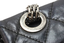 Load image into Gallery viewer, CHANEL シャネル ショルダーバッグ 2.55ハンドバッグ チェーンショルダー 11番台 ブラック レザー シルバー金具 美品 中古 52357