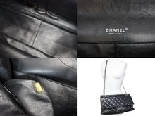 Load image into Gallery viewer, CHANEL シャネル ショルダーバッグ 2.55ハンドバッグ チェーンショルダー 11番台 ブラック レザー シルバー金具 美品 中古 52357