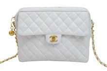 Load image into Gallery viewer, Chanel シャネル チェーンショルダーバッグ キャビアスキン ホワイト ゴールド 2番台 極美品 中古 52363