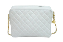 Load image into Gallery viewer, Chanel シャネル チェーンショルダーバッグ キャビアスキン ホワイト ゴールド 2番台 極美品 中古 52363