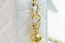 Load image into Gallery viewer, Chanel シャネル チェーンショルダーバッグ キャビアスキン ホワイト ゴールド 2番台 極美品 中古 52363