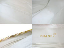 Load image into Gallery viewer, Chanel シャネル チェーンショルダーバッグ キャビアスキン ホワイト ゴールド 2番台 極美品 中古 52363