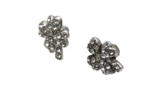 Load image into Gallery viewer, CHANEL シャネル ピアス クローバー モチーフ アクセサリー 小物 7g 03A フランス製 ラインストーン SS 美品 中古 52370