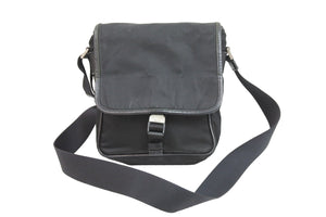 PRADA プラダ ショルダーバッグ V167 三角プレート ブラック ナイロン シルバー金具 イタリア製 良品 中古 52413