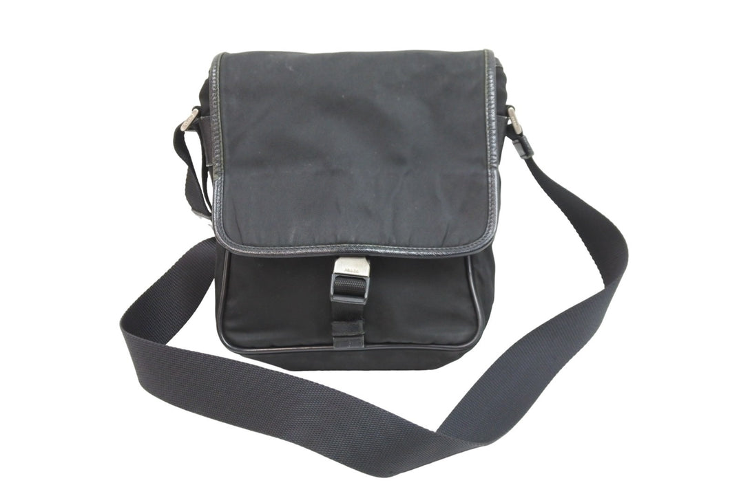 PRADA プラダ ショルダーバッグ V167 三角プレート ブラック ナイロン シルバー金具 イタリア製 良品 中古 52413