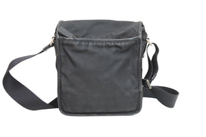 PRADA プラダ ショルダーバッグ V167 三角プレート ブラック ナイロン シルバー金具 イタリア製 良品 中古 52413
