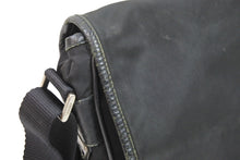 Load image into Gallery viewer, PRADA プラダ ショルダーバッグ V167 三角プレート ブラック ナイロン シルバー金具 イタリア製 良品 中古 52413