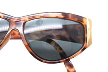 Load image into Gallery viewer, GIANNI VERSACE ヴェルサーチ メデューサ サングラス アイウェア べっこう柄フレーム ブラウン ゴールド 美品 中古 52446