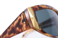 Load image into Gallery viewer, GIANNI VERSACE ヴェルサーチ メデューサ サングラス アイウェア べっこう柄フレーム ブラウン ゴールド 美品 中古 52446