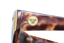 Load image into Gallery viewer, GIANNI VERSACE ヴェルサーチ メデューサ サングラス アイウェア べっこう柄フレーム ブラウン ゴールド 美品 中古 52446