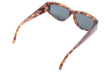 Load image into Gallery viewer, GIANNI VERSACE ヴェルサーチ メデューサ サングラス アイウェア べっこう柄フレーム ブラウン ゴールド 美品 中古 52446