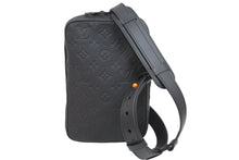 Load image into Gallery viewer, 極美品 LOUIS VUITTON ルイヴィトン ショルダーバッグ M53298 ユティリティ・サイドバッグ トリヨン ブラック金具 中古 52480