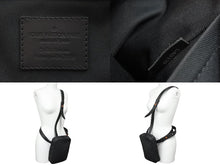 Load image into Gallery viewer, 極美品 LOUIS VUITTON ルイヴィトン ショルダーバッグ M53298 ユティリティ・サイドバッグ トリヨン ブラック金具 中古 52480