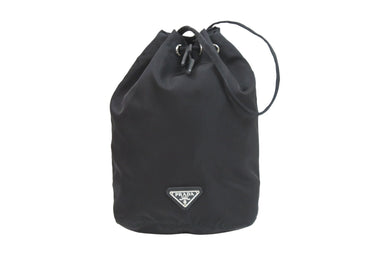同様に PRADA プラダ 巾着ポーチ NERO トライアングル 1NA369 197/B TURKEY製 テスートロゴ ブラック シルバー金具 中古 52624 