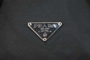 PRADA プラダ 巾着ポーチ NERO トライアングルロゴ ITALY製 テスート ブラック シルバー金具 美品 中古 52625