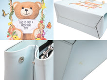 Load image into Gallery viewer, MOSCHINO モスキーノ クマ ロゴ プリント トートバッグ 2A 7578 ブルー 水色 青 鞄 カバン 蝶 花 美品 中古 52752
