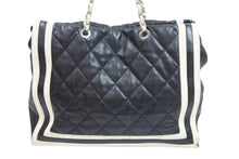 Load image into Gallery viewer, CHANEL シャネル ココマーク チェーントートバッグ 13番台 ラムスキン ブラック ホワイト シルバー金具 中古 52760