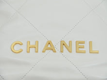 Load image into Gallery viewer, 新品同様 CHANEL22 シャネル ショルダーバッグ チェーンショルダーバッグ カーフスキン AS3980 ホワイト ゴールド金具 中古 52781