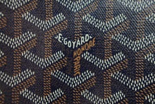 Load image into Gallery viewer, 新品未使用 GOYARD ゴヤール ショルダーバッグ プリュメ ポーチウォレット ネイビー PVC レザー シルバー金具 中古 52831