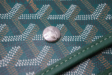 Load image into Gallery viewer, 新品未使用 GOYARD ゴヤール ショルダーバッグ プリュメ ポーチウォレット グリーン PVC レザー シルバー金具 中古 52832