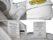 Load image into Gallery viewer, Christian Dior クリスチャンディオール TECHNOGYM FOR DIOR バランスボール 限定エディション ホワイト 美品 中古 52967