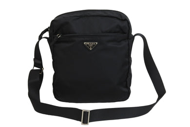PRADA プラダ ショルダーバッグ 斜めがけバッグ トライアングルロゴ ナイロン ブラック シルバー金具 美品 中古 52981