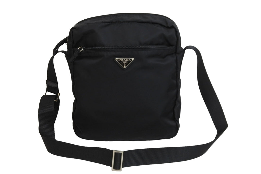 PRADA プラダ ショルダーバッグ 斜めがけバッグ トライアングルロゴ ナイロン ブラック シルバー金具 美品 中古 52981