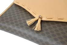 Load image into Gallery viewer, CELINE セリーヌ クラッチバッグ パーティバッグ マカダム柄 ブラウン PVC レザー ゴールド金具 良品 中古 53000