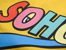Load image into Gallery viewer, ナイキ SOHO NYC レッド ピンク グリーン イエロー ブルー Tシャツ AR0151-728 サイズ M NWT 美品 中古 5305