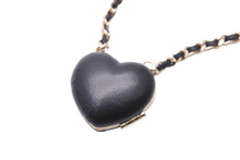 Load image into Gallery viewer, 極美品 CHANEL シャネル ココマーク ハート チェーン ネックレス ロケット ペンダント B22K 48g ブラック ロゴ 中古 53096