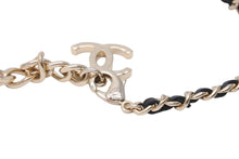 Load image into Gallery viewer, 極美品 CHANEL シャネル ココマーク ハート チェーン ネックレス ロケット ペンダント B22K 48g ブラック ロゴ 中古 53096