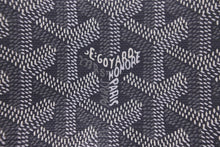 Load image into Gallery viewer, 新品未使用 GOYARD ゴヤール ショルダーバッグ プリュメ ポーチウォレット グレー PVC レザー シルバー金具 中古 53142