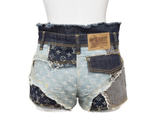 Load image into Gallery viewer, LOUIS VUITTON ルイヴィトン ショートパンツ デニムパッチワーク RW071B WKPA37CF7 ブルー サイズ34 美品 中古 53184