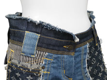 Load image into Gallery viewer, LOUIS VUITTON ルイヴィトン ショートパンツ デニムパッチワーク RW071B WKPA37CF7 ブルー サイズ34 美品 中古 53184