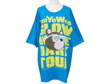Load image into Gallery viewer, カニエウエスト 半袖Ｔシャツ グローインザダークツアーTシャツ 村上隆 熊 ブルー コットン XL 良品 中古 53186