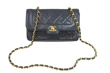 Load image into Gallery viewer, CHANEL シャネル マトラッセ シングルフラップチェーンショルダーバッグ 2番台 ラムスキン 22cm 変形 ブラック ゴールド金具 53190
