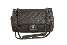 Load image into Gallery viewer, CHANEL シャネル チェーン ショルダーバッグ キャビアスキン 18番台 ブラック系 ココマーク シルバー金具 中古 53201