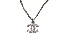 Load image into Gallery viewer, CHANEL シャネル ココマーク ラインストーン ネックレス アクセサリー 小物 07V メタル シルバー 5.2g 美品 中古 53278