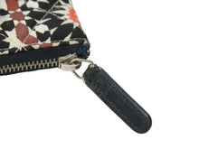 Load image into Gallery viewer, CHANEL シャネル キルティング クラッチバッグ ノベルティ 2014 クリスマス限定 20番台 ナイロンキャンバス 美品 中古 53335