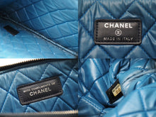 Load image into Gallery viewer, CHANEL シャネル キルティング クラッチバッグ ノベルティ 2014 クリスマス限定 20番台 ナイロンキャンバス 美品 中古 53335