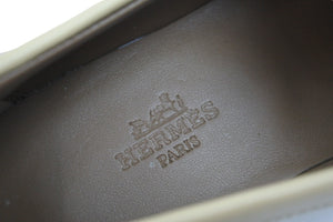 極美品 HERMES エルメス 靴 シューズ ローファー ケリー金具 デスタン ホワイト ベージュ レザー 35 1/2 シルバー金具 中古 53342