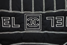Load image into Gallery viewer, CHANEL シャネル スポーツライン ナイロン ショルダーバッグ 10番台 ブラック ココマーク ロゴ 鞄 美品 中古 53567