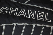 Load image into Gallery viewer, CHANEL シャネル スポーツライン ナイロン ショルダーバッグ 10番台 ブラック ココマーク ロゴ 鞄 美品 中古 53567