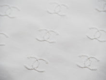Load image into Gallery viewer, 激レア CHANEL シャネル 半袖Ｔシャツ チビT クロップド ココマーク 総柄 ホワイト P07794V05398 97P サイズ40 美品 中古 53597