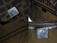 Load image into Gallery viewer, FENDI フェンディ ショルダーバッグ マンマバケット ズッカ柄 ブラウン ブラック シルバー金具 美品 中古 53611
