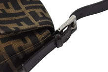 Load image into Gallery viewer, FENDI フェンディ ショルダーバッグ マンマバケット ズッカ柄 ブラウン ブラック シルバー金具 美品 中古 53611