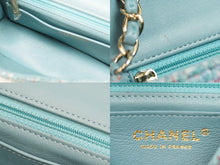 Load image into Gallery viewer, 新品同様 CHANEL シャネル ツイード チェーン ショルダーバッグ 31番台 ライトブルー ココマーク ゴールド金具 ロゴ 中古 53621