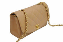 Load image into Gallery viewer, 極美品 シャネル CHANEL 22cm ショルダーバッグ キャビアスキン ココマーク ダイアナ マトラッセ チェーン 中古 53644
