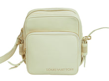 Load image into Gallery viewer, LOUISVUITTON ルイヴィトン トロターMM ショルダーバッグ 斜めがけバッグ M95359 FO0027 レザー ブロン 美品 中古 53657
